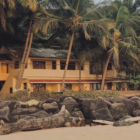 Kizhunna Rock Beach House Kannur Exterior photo