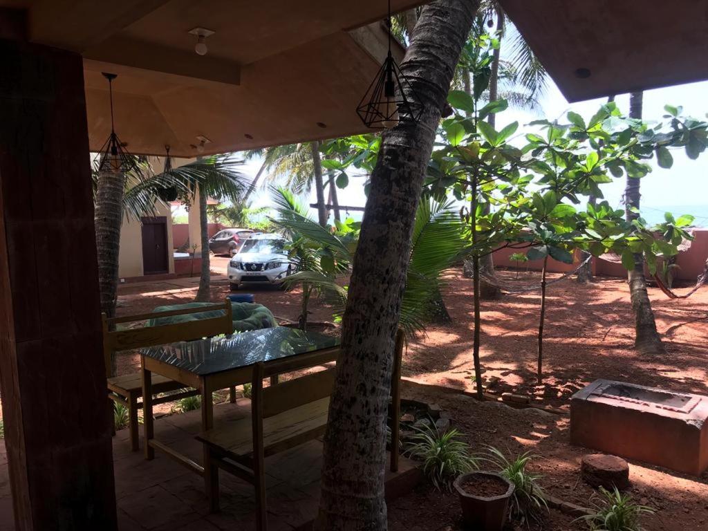 Kizhunna Rock Beach House Kannur Exterior photo
